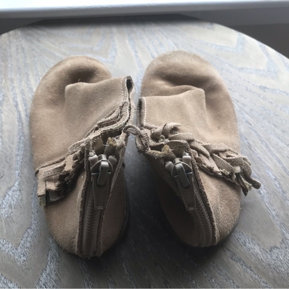 Gap short boot suede leather moccasins in size 9 little girl EUC - Picture 4 of 5